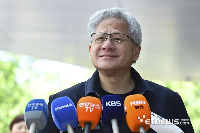 젠슨 황 HBM4 퀄 통과 발언, 삼성·SK하이닉스·마이크론 메모리 3사 양산 경쟁 본격화