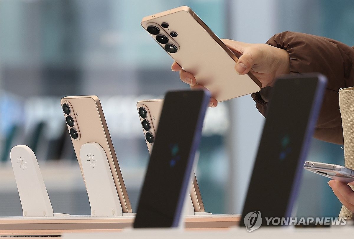 메모리값 급등에 스마트폰 위축…OLED 재료 구매액 12.8% 감소 전망