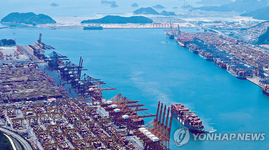 북극항로 시대 열리나…부산항 유럽 단축 노선과 해운·조선주 영향