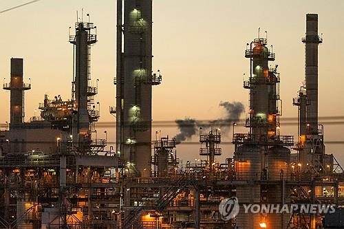 국제유가 WTI 2.7% 하락…중동 긴장완화에 정유주·항공주 희비 갈린다