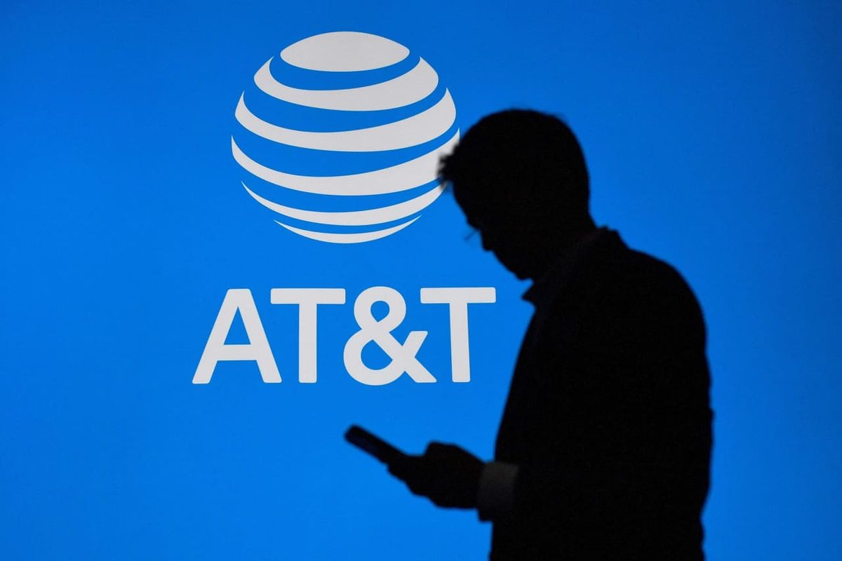 AT&T 8개월 만에 최악 급락…스페이스X 위성통신 위협 본격화