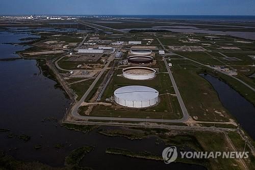 美 원유재고 22년 만 최저, 호르무즈 봉쇄 장기화에 국제유가·정유주 향방은