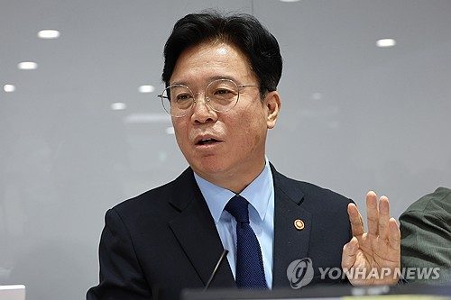 노동장관 AI 초과이익 분배 재투자 발언…대기업 비용·계약단가 영향은